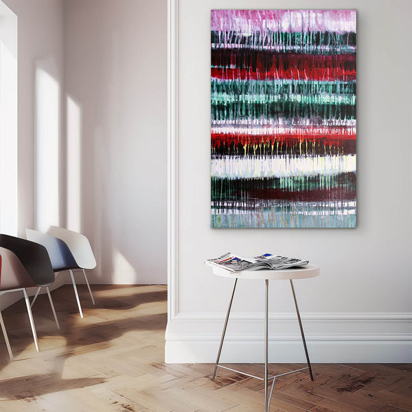 Wartebereich eines Arztes mit zwei Stühlen und einem Tisch mit Zeitschriften. An der Wand hängt ein abstraktes Gemälde in leuchtenden bunten Farben, die ineinander fließen. Eine kraftvolle Komposition, die Energie und Wärme ausstrahlt.