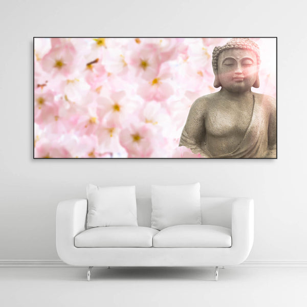 Tysta Akustikbild Asien Buddha mit Buddhastatue und rosa Kirschblüten. Schwarzer Bilderrahmen im Querformat 2 zu 1 über weißem Sofa.