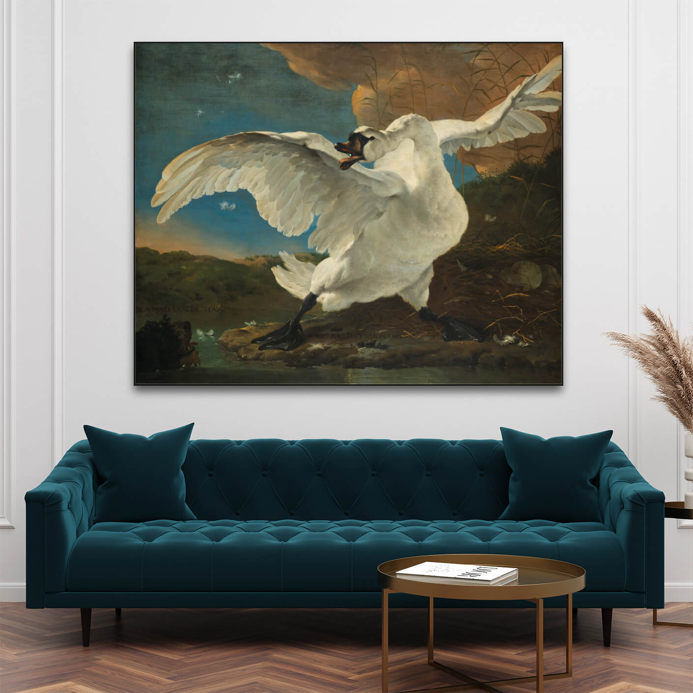 Grünes Samtsofa mit Schallabsorberbild im Querformat mit bedrohlichem Schwan im schwarzen Bilderrahmen.