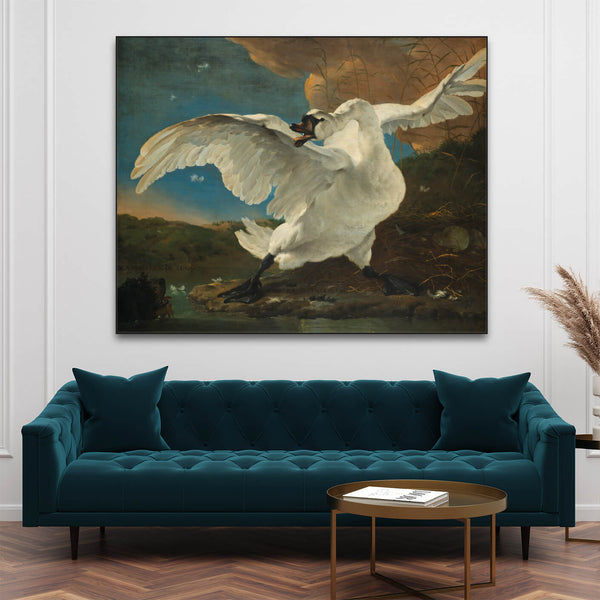 Grünes Samtsofa mit Schallabsorberbild im Querformat mit bedrohlichem Schwan im schwarzen Bilderrahmen.
