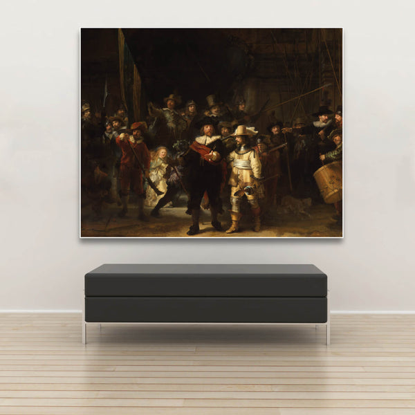 Akustikwandbild mit Männergruppe in historischen Gewändern im weißen Rahmen über Sitzbank.