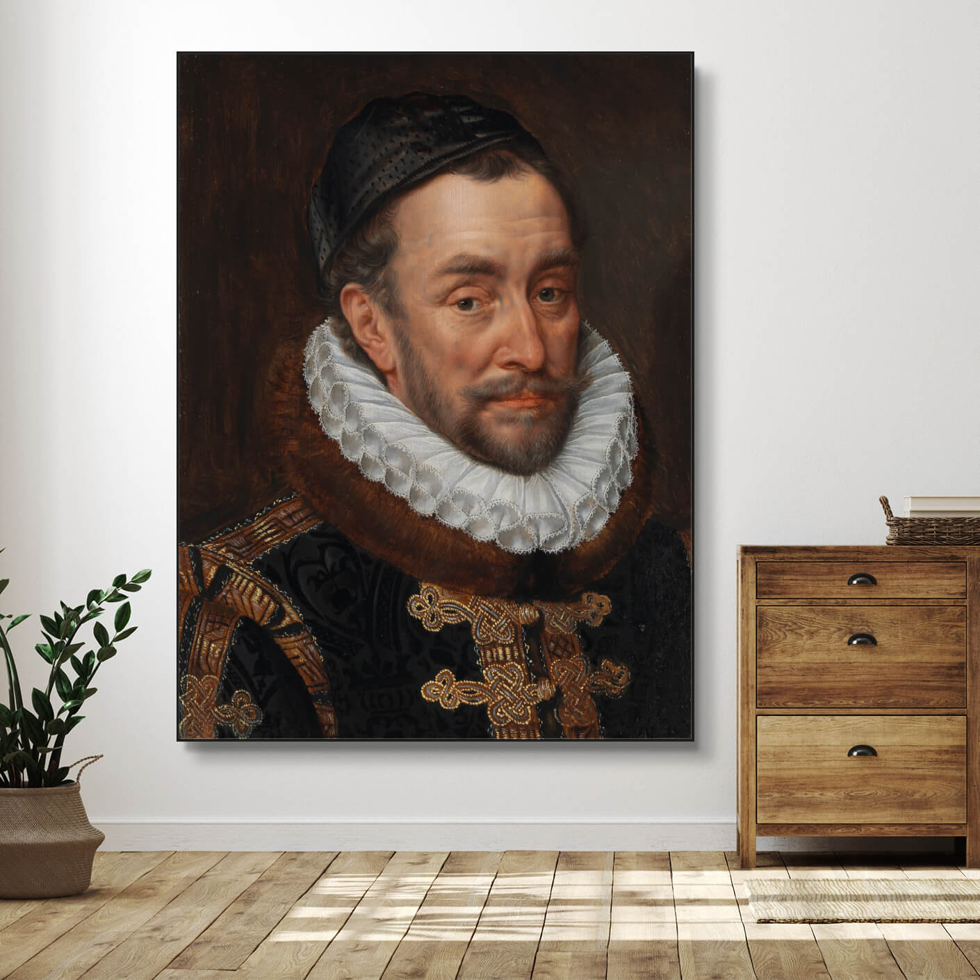 Heller Wohnraum mit Holzboden und Akustikbild im Hochformat mit gebündeltem Spargel und schwarzem Rahmen.