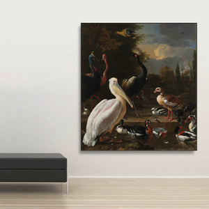 Schallschutzbild im Hochformat mit Enten, Pfauen und einem Pelikan im schwarzem Bilderrahmen neben Sitzbank.