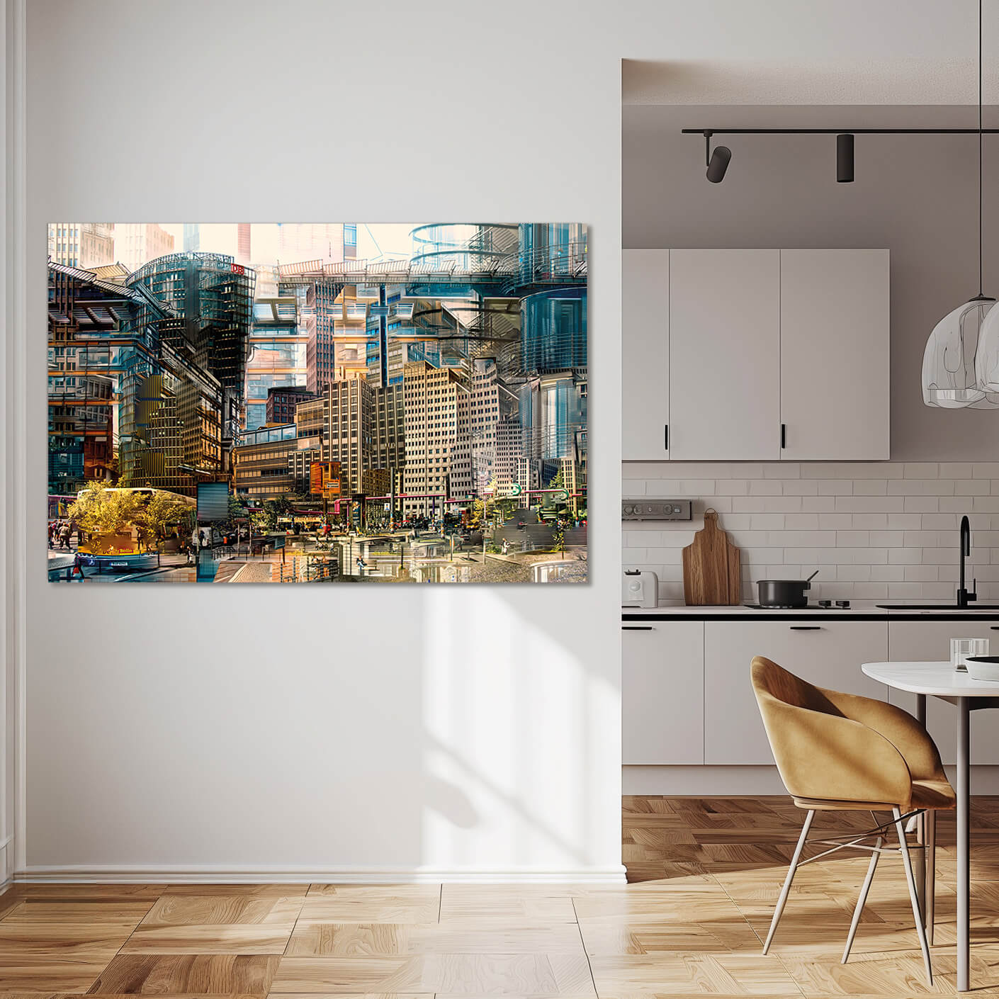 Ein abstraktes Gemälde von einer modernen Stadtlandschaft mit hohen Gebäuden aus Glas und Stahl. Das Bild hängt an einer weißen Wand in einem modernen Esszimmer mit Holzfußboden und weißen Schränken.