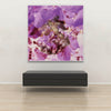 Tysta Akustikbild Blütentraum von Annie Spratt mit durchscheinenden violetten Hortensienblüten. Quadratisch mit weißem Rahmen über Sitzbank.